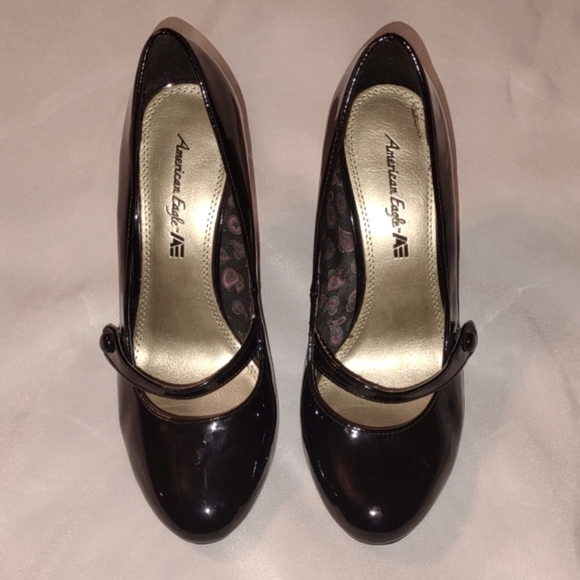 𝅺American Eagle Black Closed Toe High Heels - Picture 2 of 8